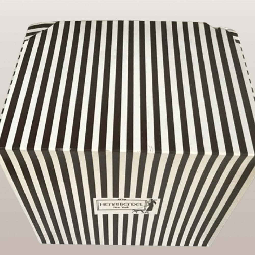 ❗Vintage XL Henri Bendel Box❗
